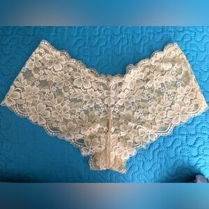 50% OFF SALE!!  Maidenform All Lace Yellow Boyshort, Size Large